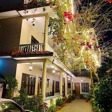 Peacock - A Family-Run Hotel Sauraha Exterior foto