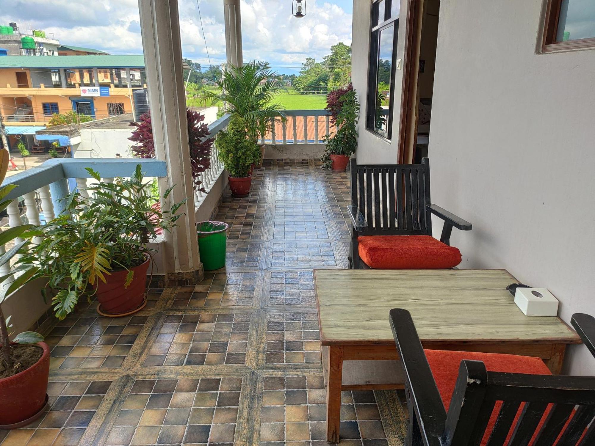 Peacock - A Family-Run Hotel Sauraha Exterior foto