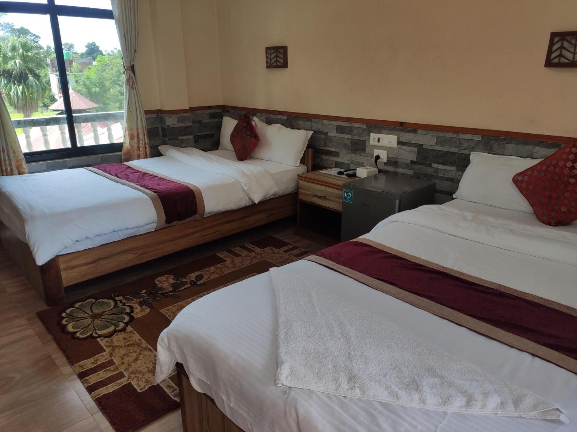 Peacock - A Family-Run Hotel Sauraha Exterior foto