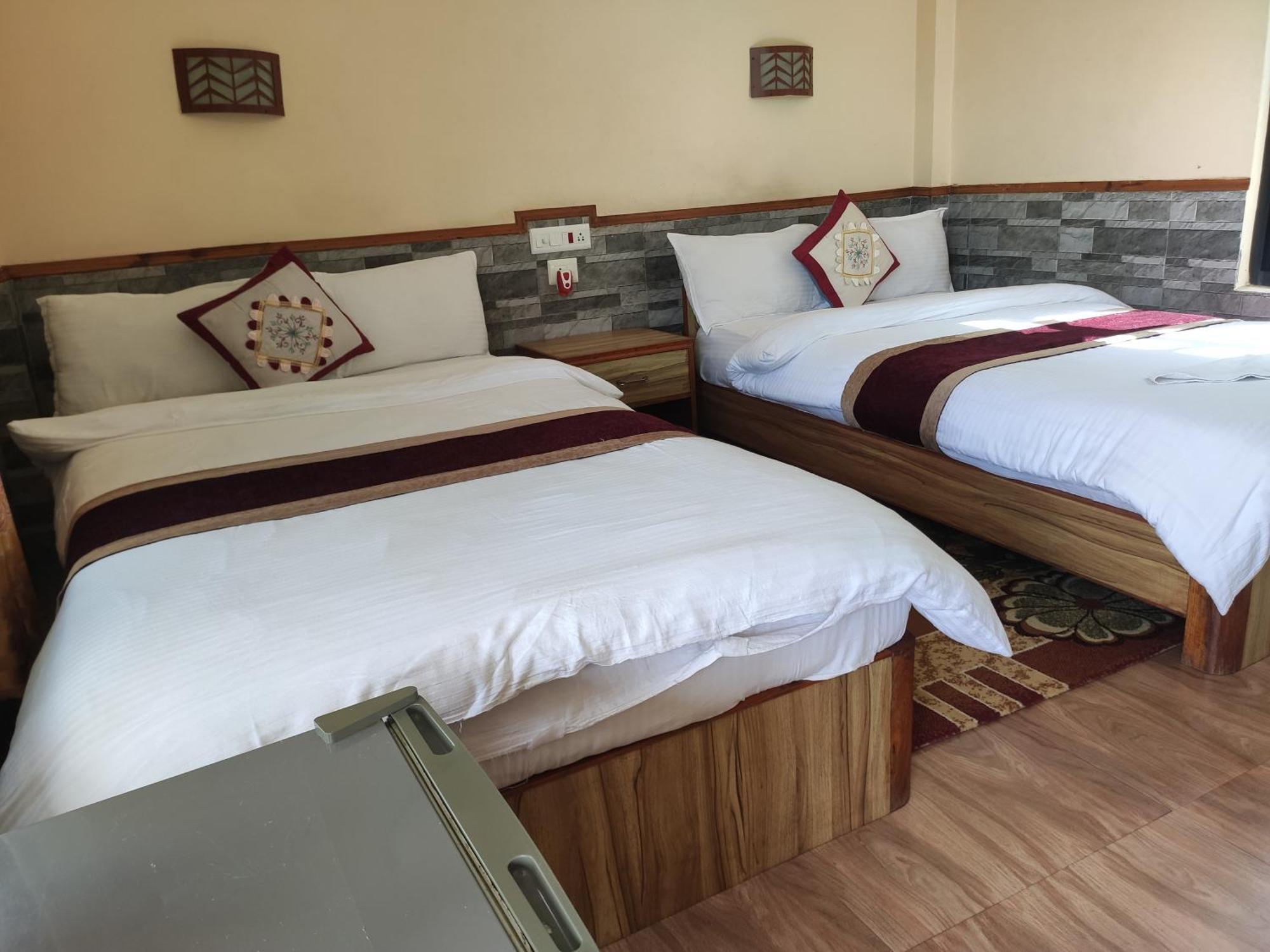 Peacock - A Family-Run Hotel Sauraha Exterior foto
