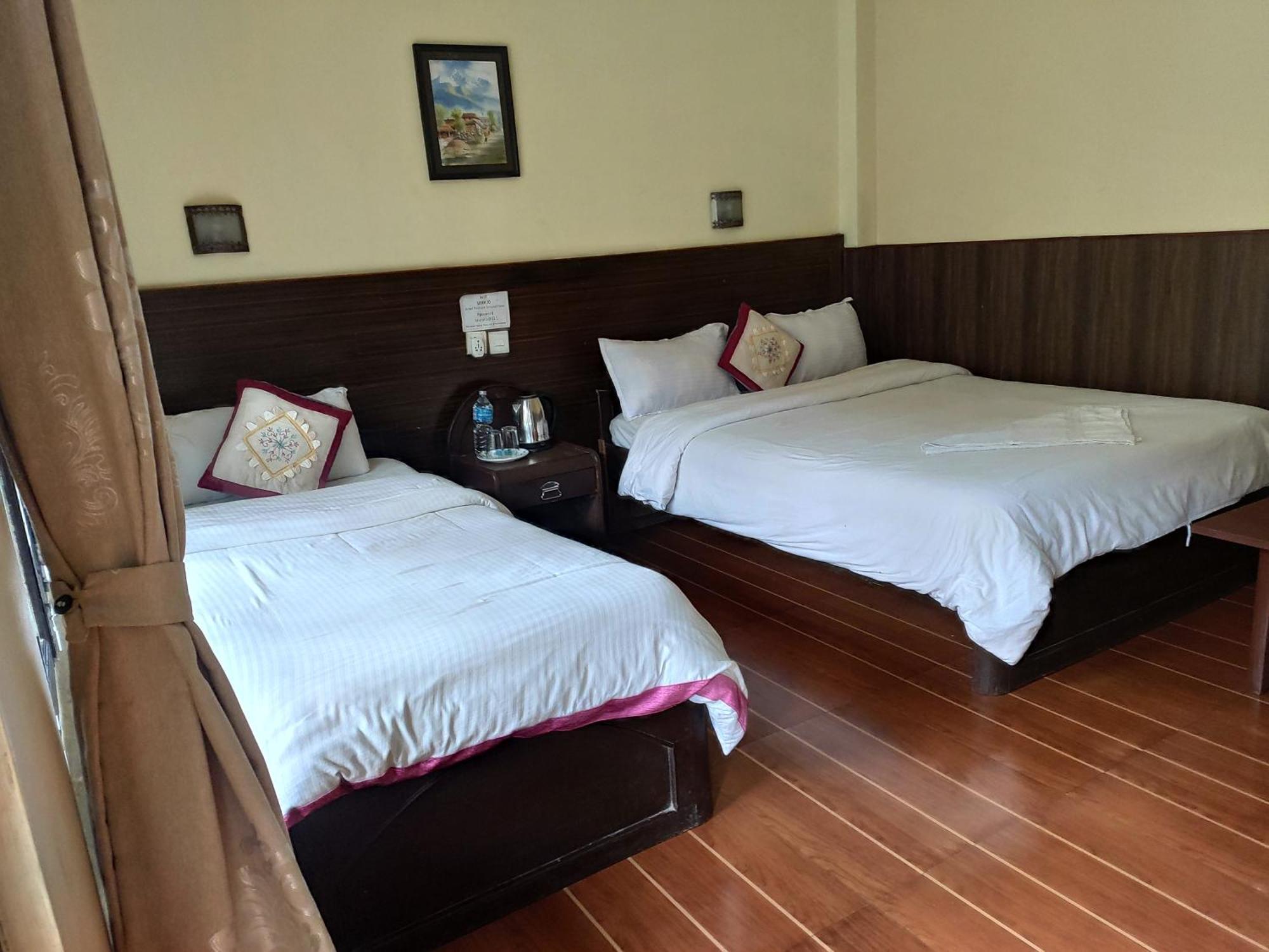 Peacock - A Family-Run Hotel Sauraha Exterior foto